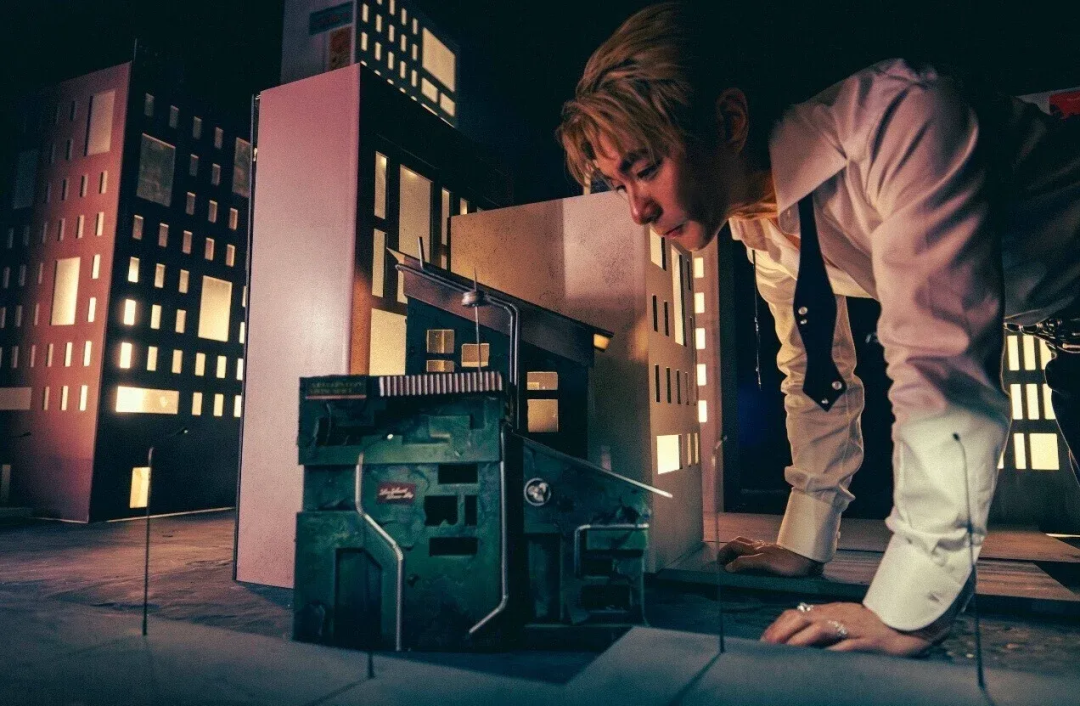 46岁香港知名歌手正式加盟英皇娱乐，结束近五年独立歌手生涯