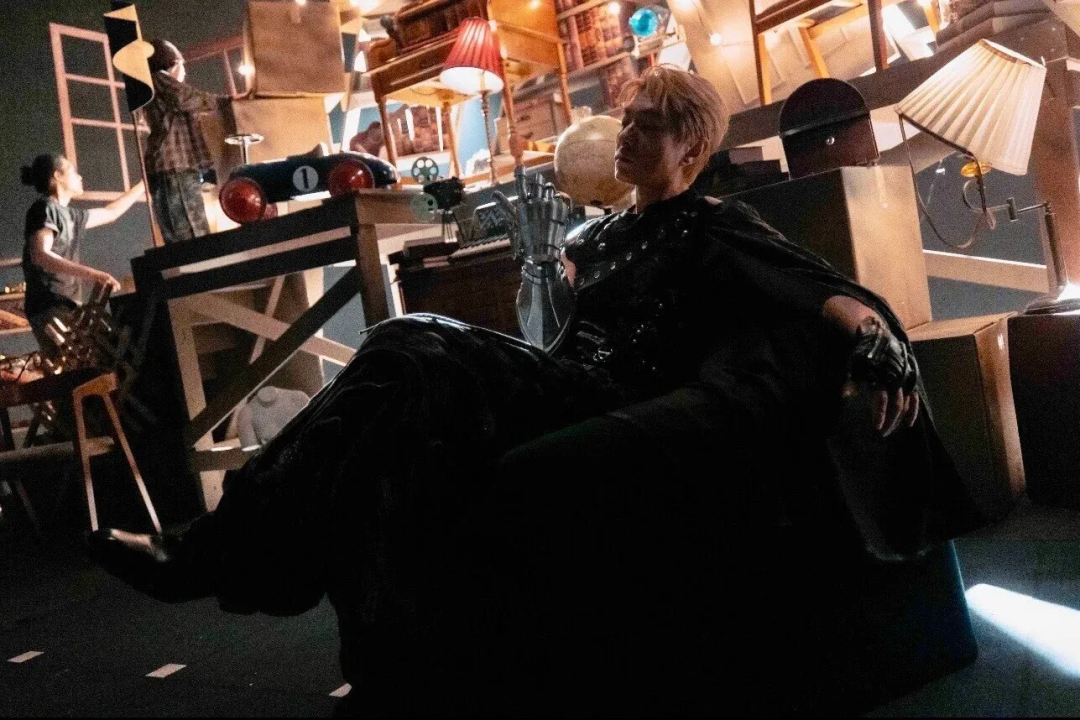 46岁香港知名歌手正式加盟英皇娱乐，结束近五年独立歌手生涯