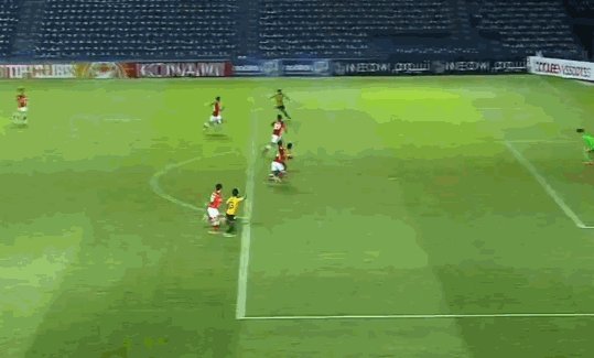 乐鱼体育官方网站-【亚冠】宁浩旭造对手乌龙 广州队1比5泰港6战全败