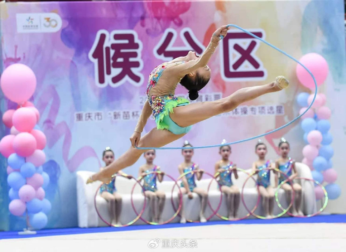 乐鱼官网-13岁霹雳舞少年巴黎夺冠 身后站着一群“造梦者”|李勇秋|重庆|沙坪坝|街舞|教练_新浪体育_新浪新闻